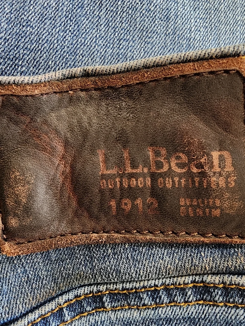 L.L.Bean BeanFlex Jeans 38x34 Medium Wash Stretch Straight COOLMAX FLAWED